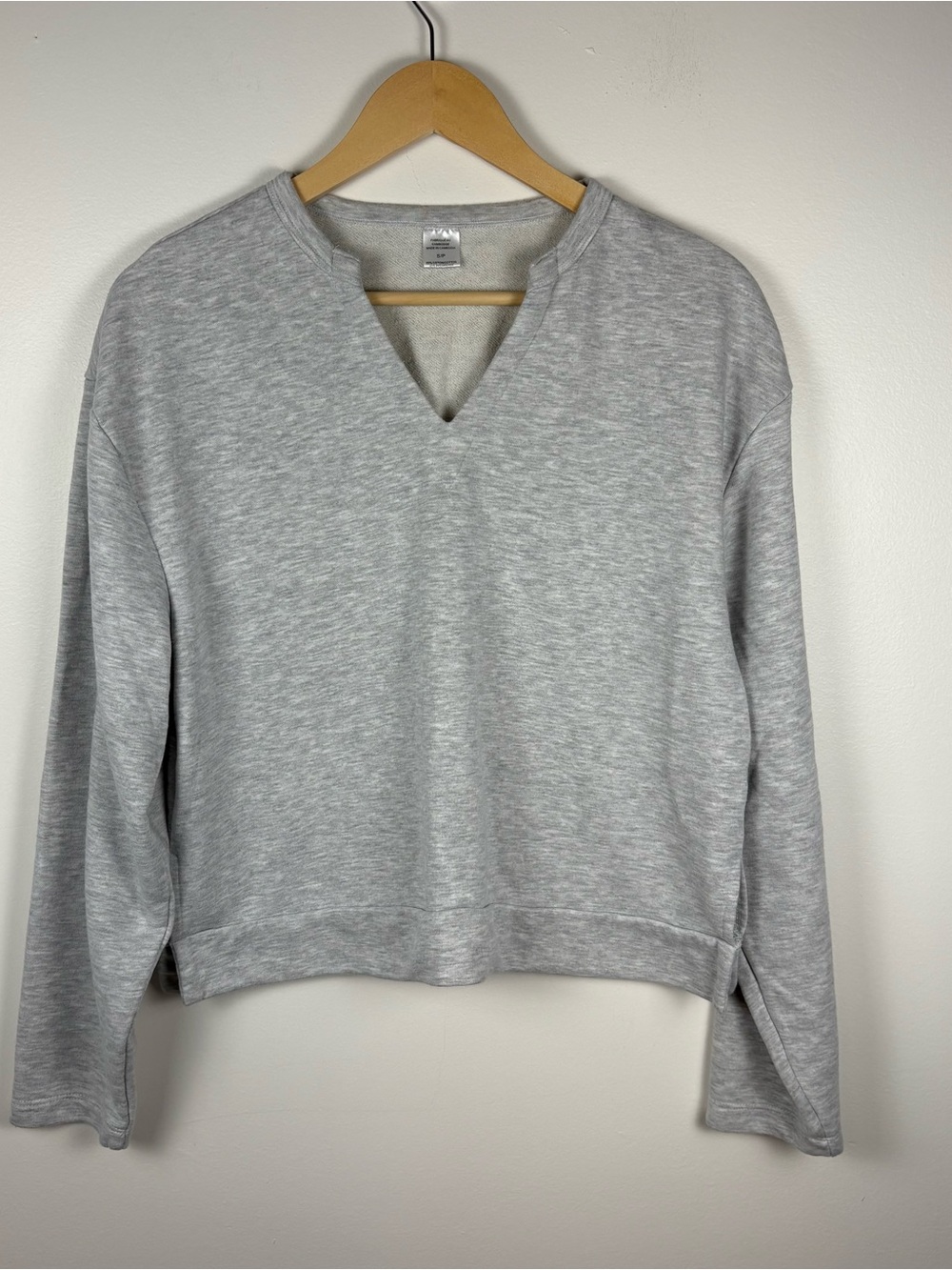 Women’s Heather Grey V-Neck Sweatshirt Size Small, Casual, Coastal, Beachy